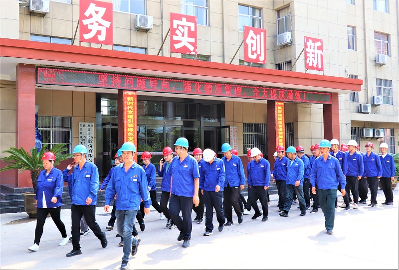 黑貓焦化工會開展夏季送涼爽活動(dòng)
